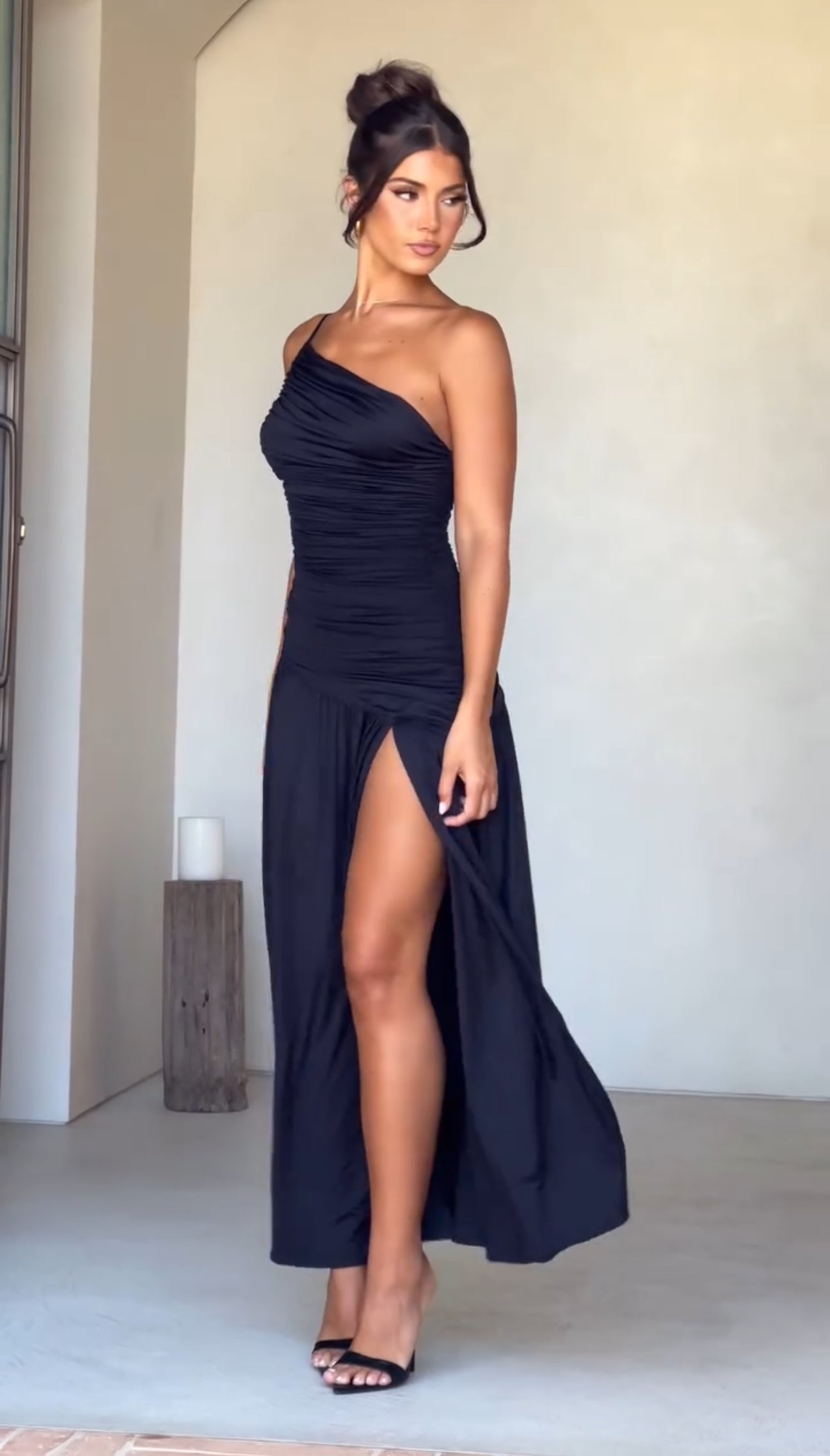 One-shoulder dress