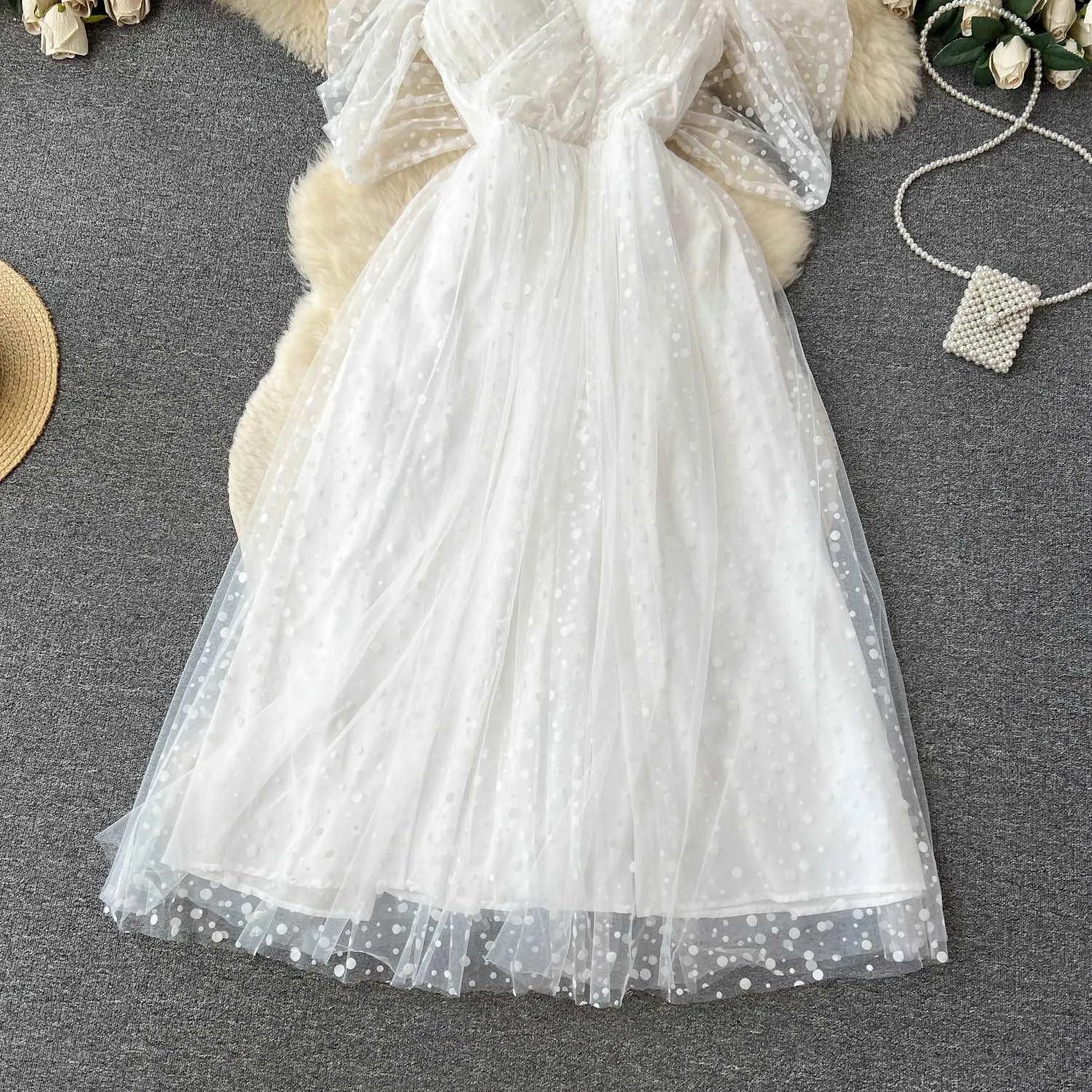 Valenzora | Luxuriöses französisches weißes Kleid