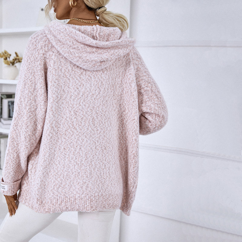 Eleganz trifft Funktionalität: Entdecken Sie Noras Kapuzenstrickjacke