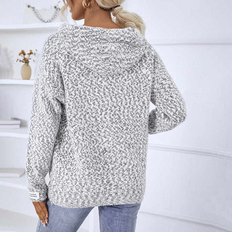 Eleganz trifft Funktionalität: Entdecken Sie Noras Kapuzenstrickjacke