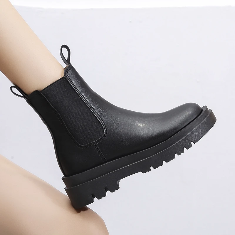 Valenzora | Women's Chelsea Boots with Elastic Sides and Pull Tabs