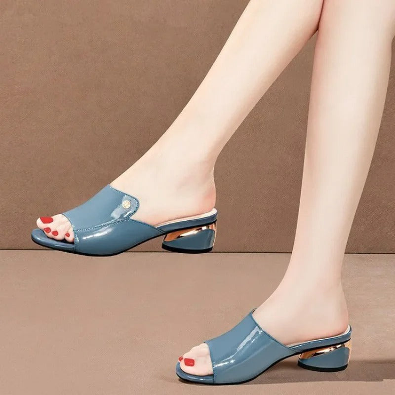 Valenzora | Elegant mules with a glossy finish