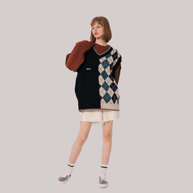 Block knitted vest with diamond pattern