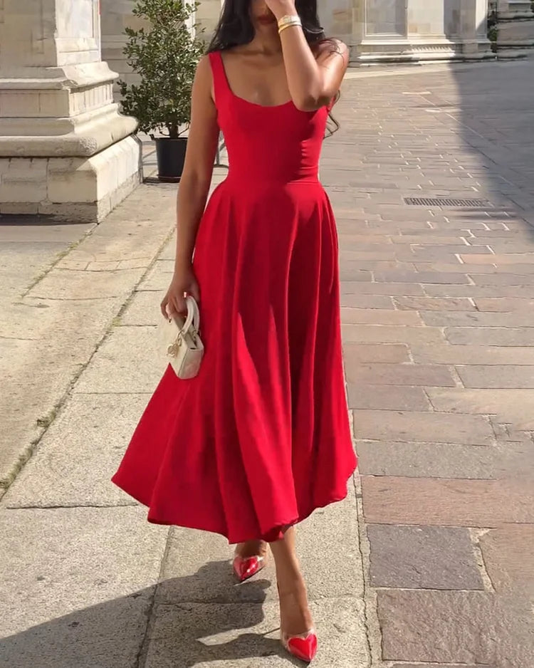 Valenzora | Red fitted midi dress with straps