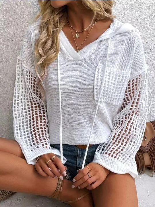 Pullover with hood and drawstring