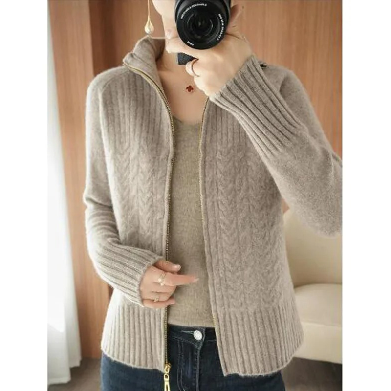 Valenzora | Damen Strickjacke mit Reißverschluss und Zopfstrickdetails