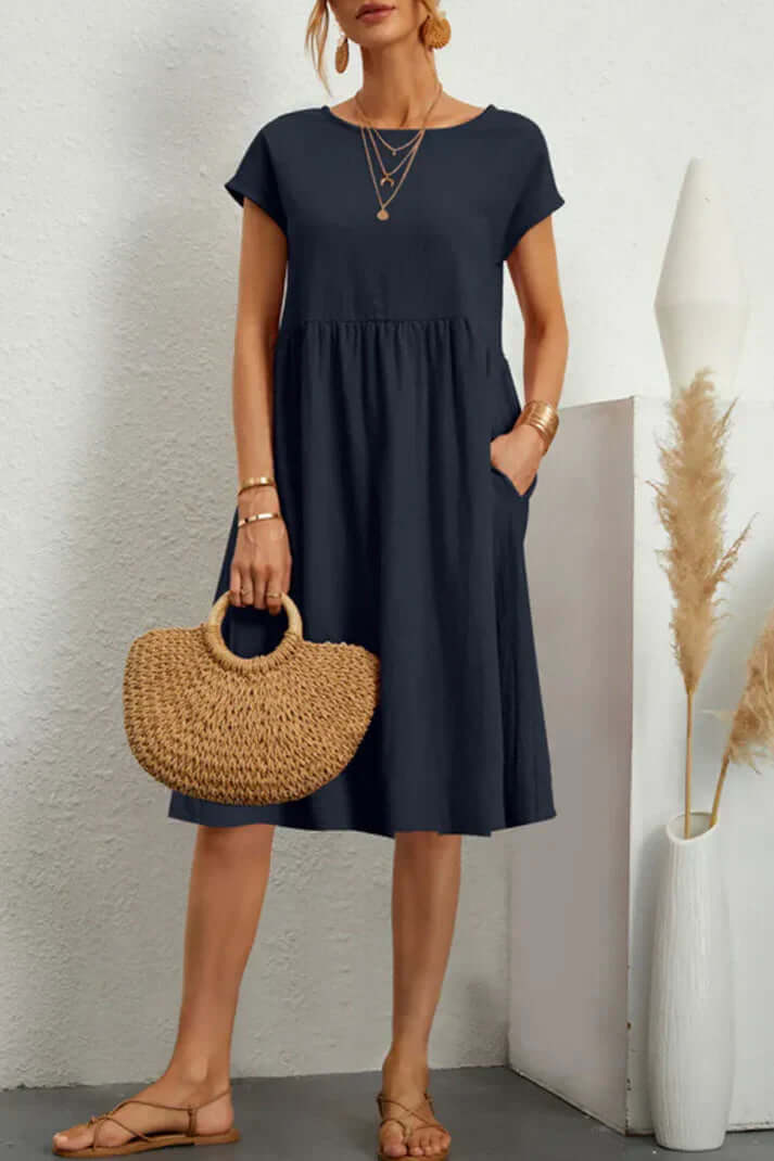 Valenzora | Plain, casual dress with short sleeves and a round neckline