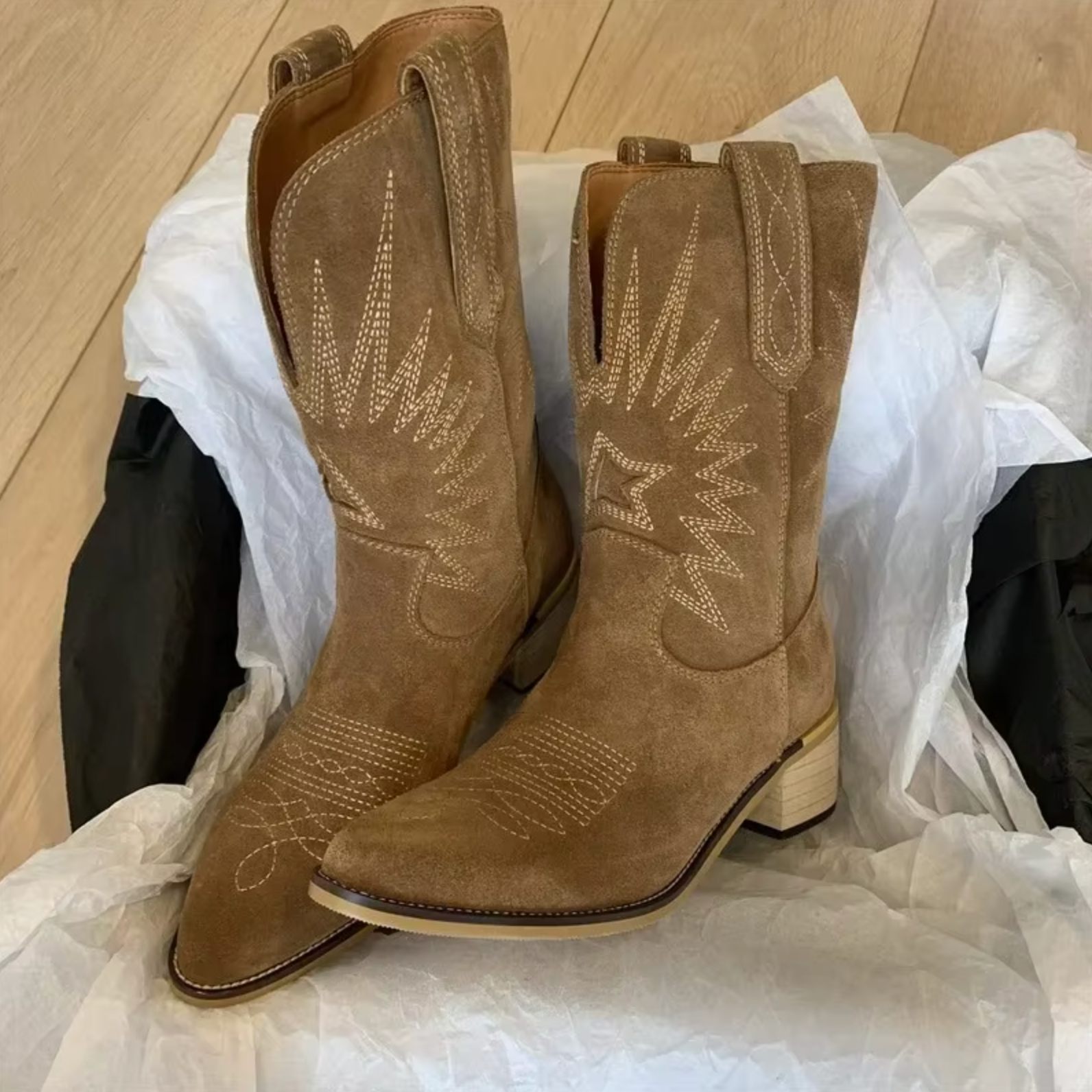 Valenzora | Bestickte Vintage-Stiefel
