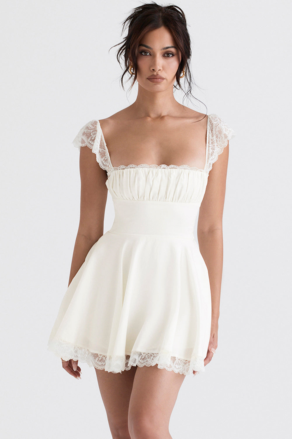Valenzora | Kleid mit eckigem Ausschnitt und Spitzärmeln