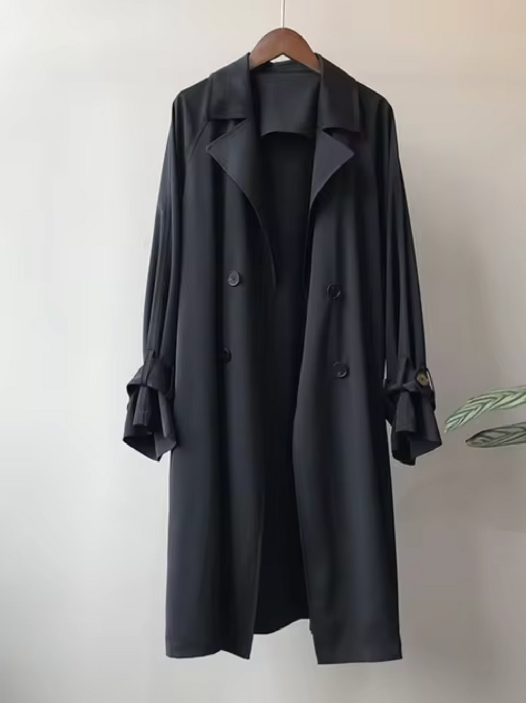 Valenzora | Langer Trenchcoat mit Reverskragen, Knöpfen und langen Ärmeln