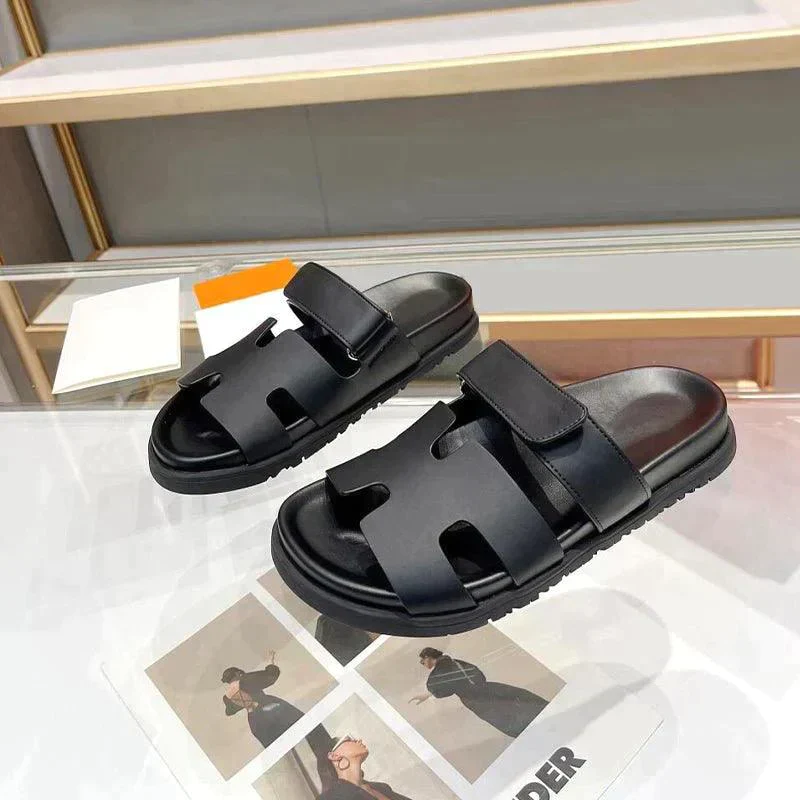 flat-bottomed sandal