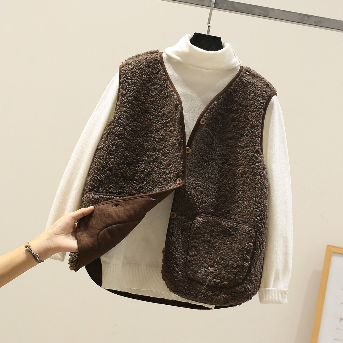 Valenzora | Classic Lambswool Vest