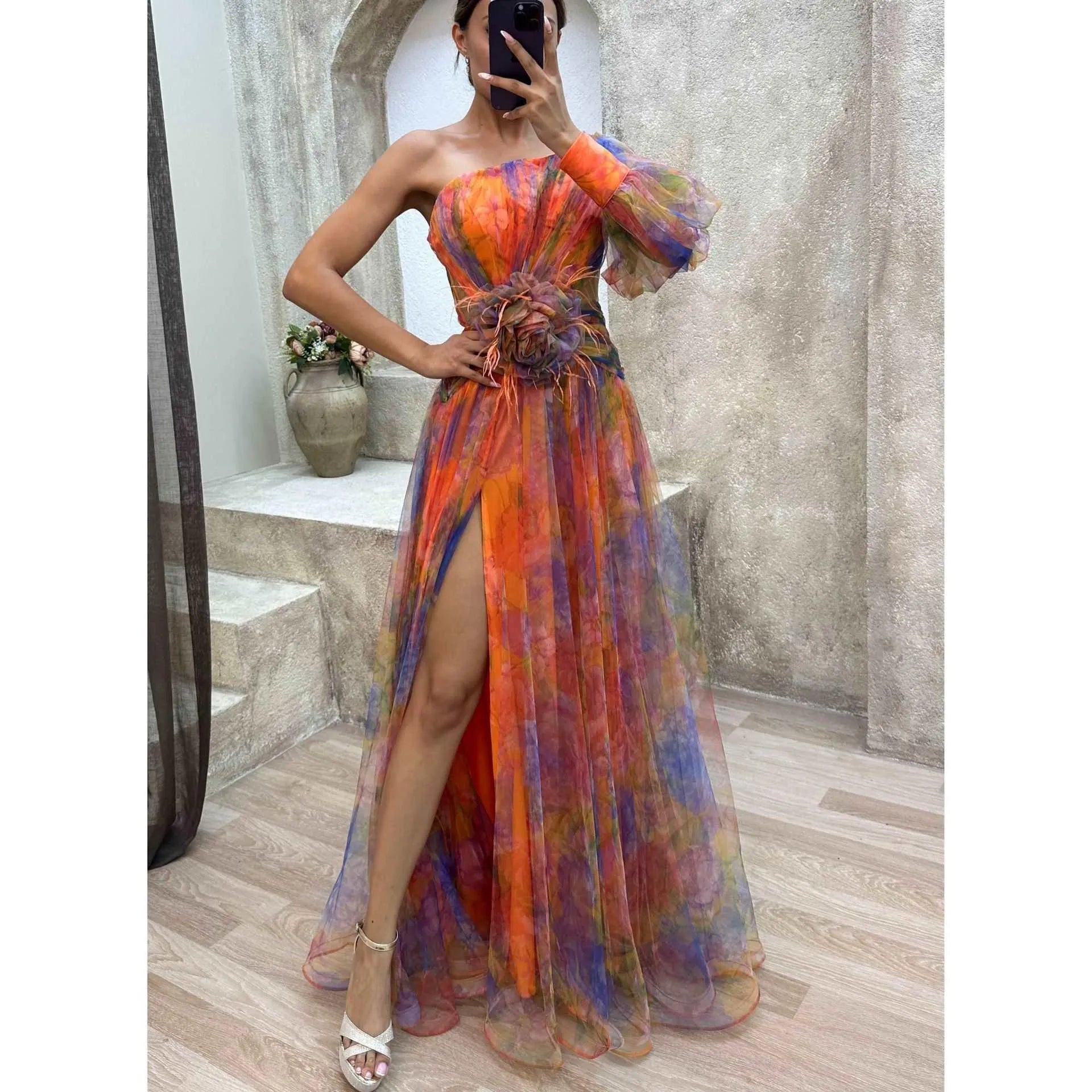 Valenzora | Long party dress with off-the-shoulder, split print.