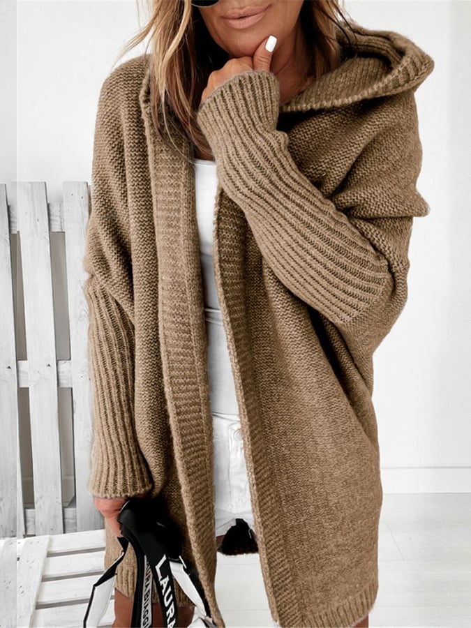 Mid-length hooded jacket with simple seams