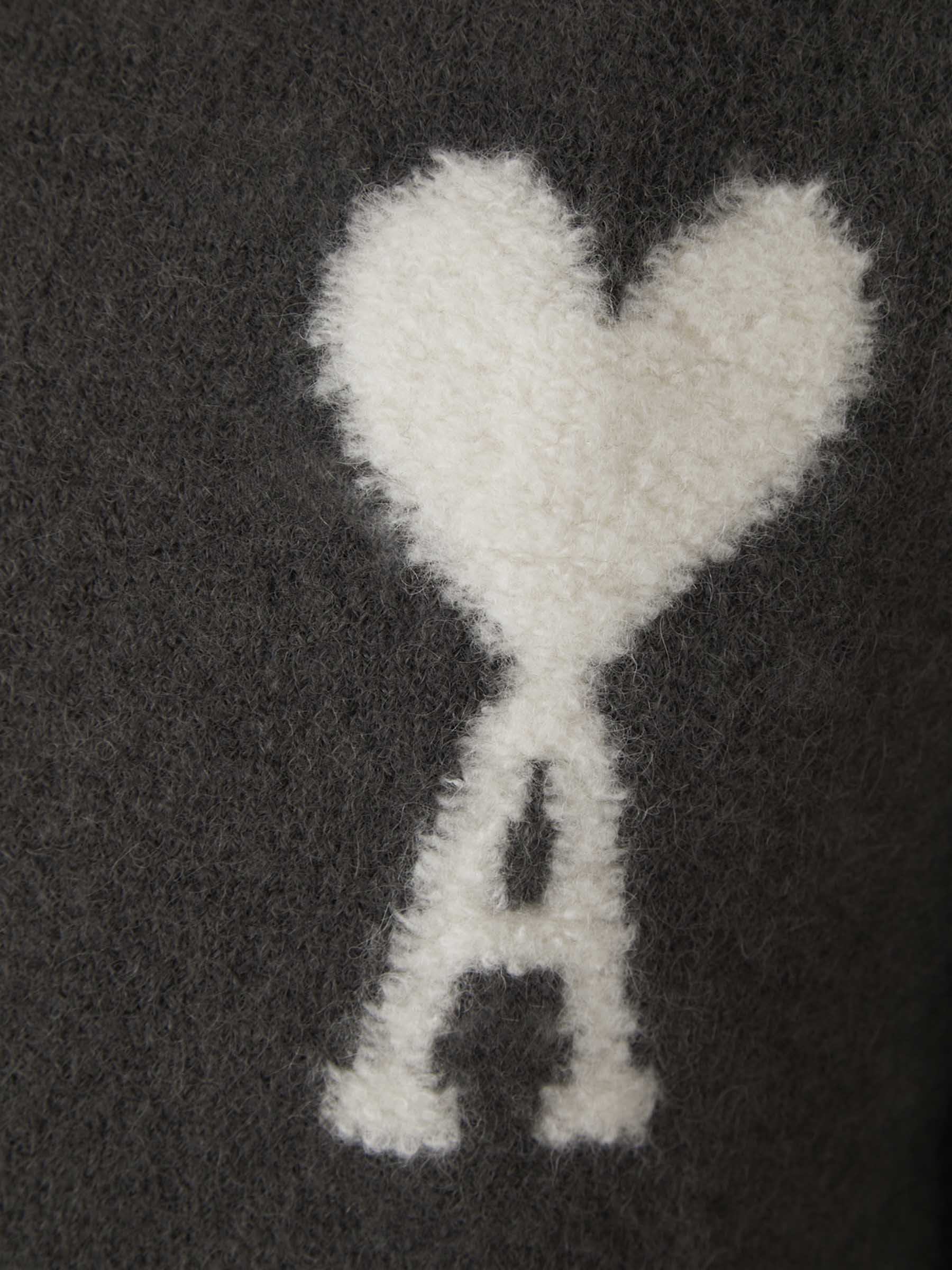 Valenzora | Fashionable heart sweater