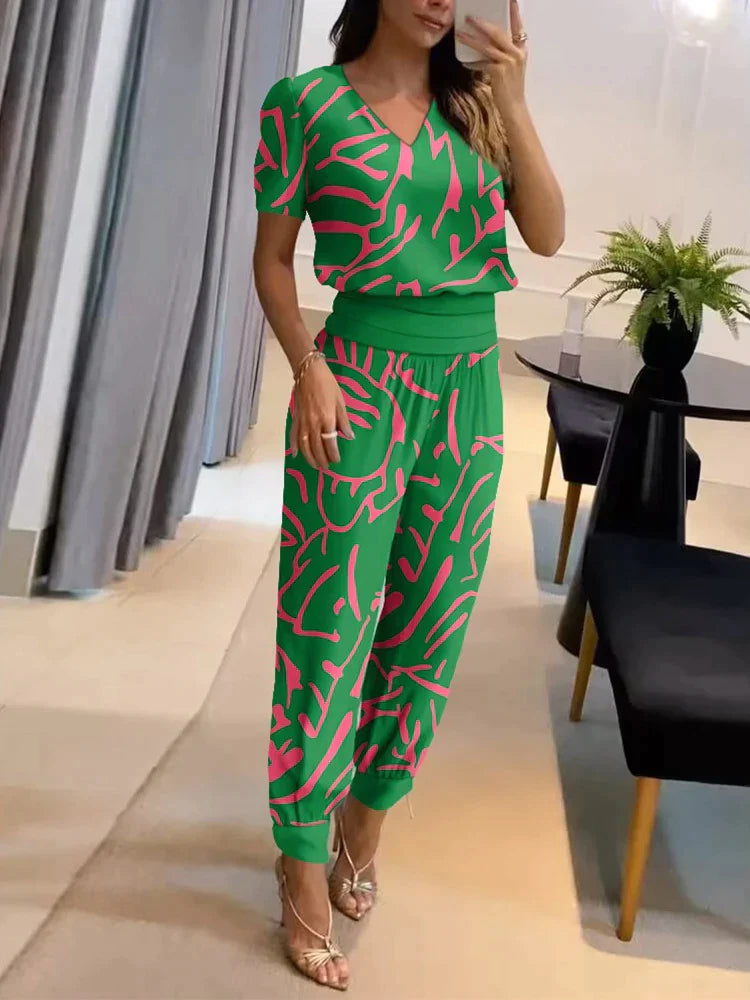 Valenzora | Two-piece set: V-neck, short-sleeved top & elasticated waist trousers, relaxed fit