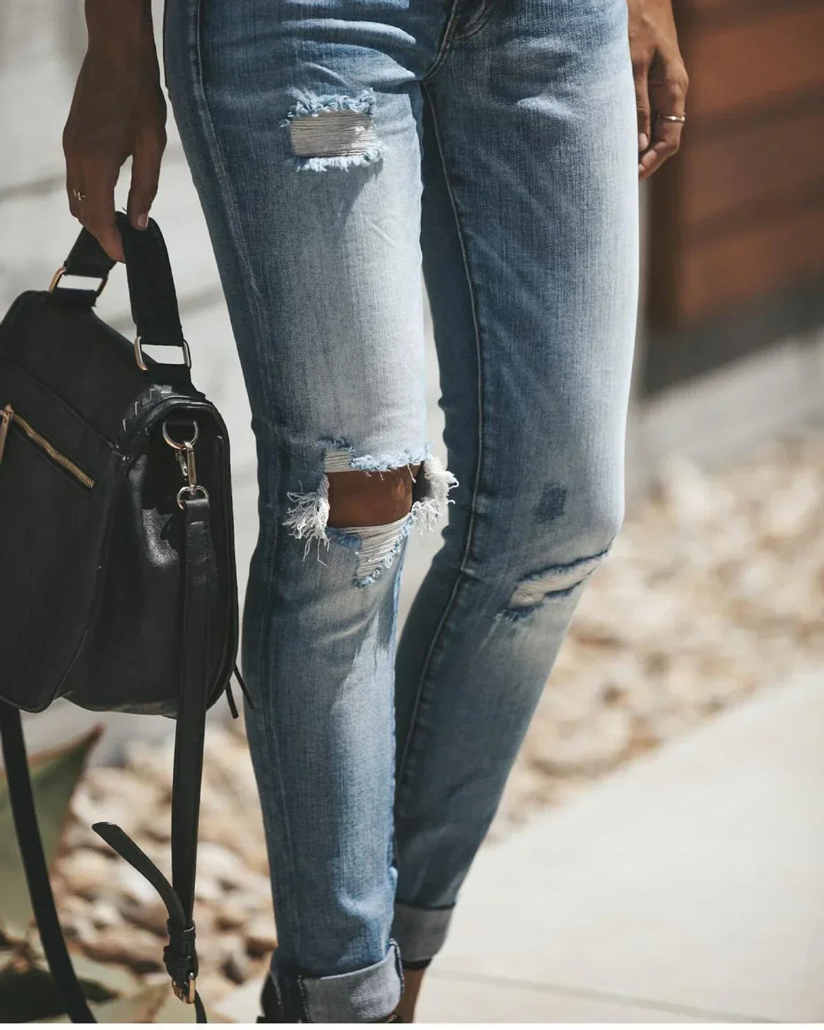 Valenzora - Light blue ripped jeans
