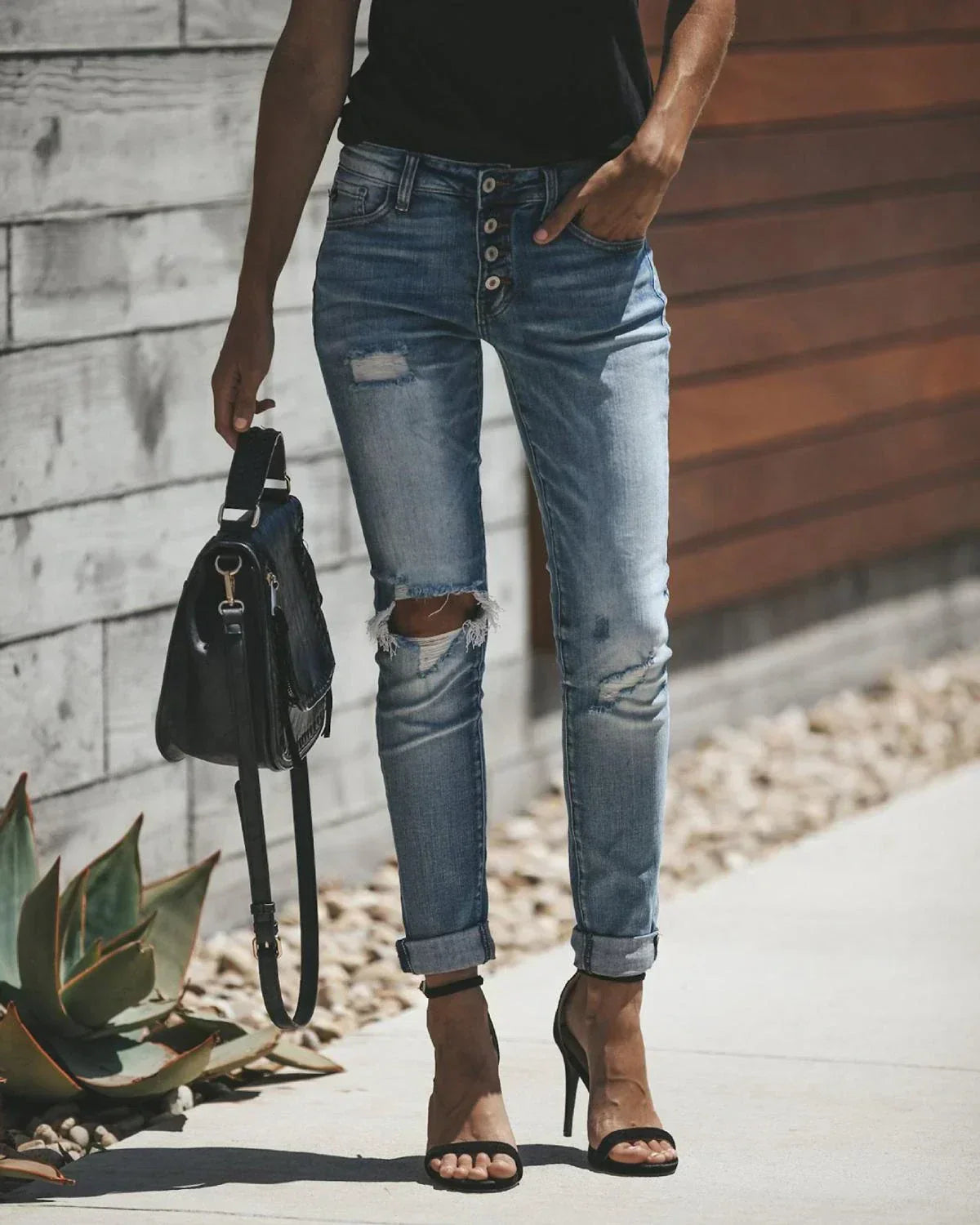 Valenzora - Light blue ripped jeans