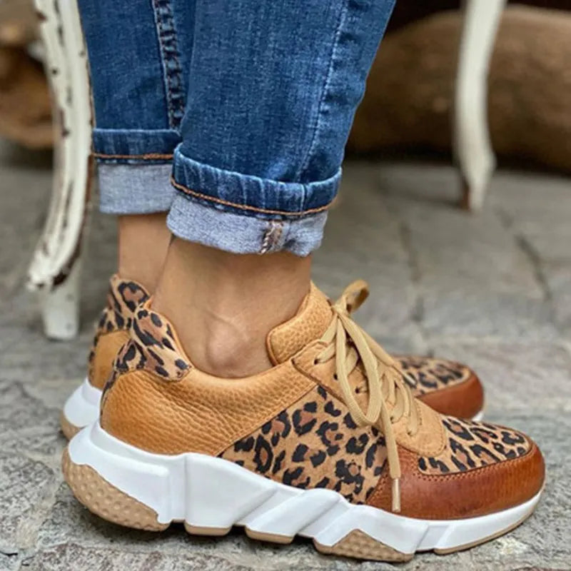 Casual vulcanized leopard print sneakers with thick soles