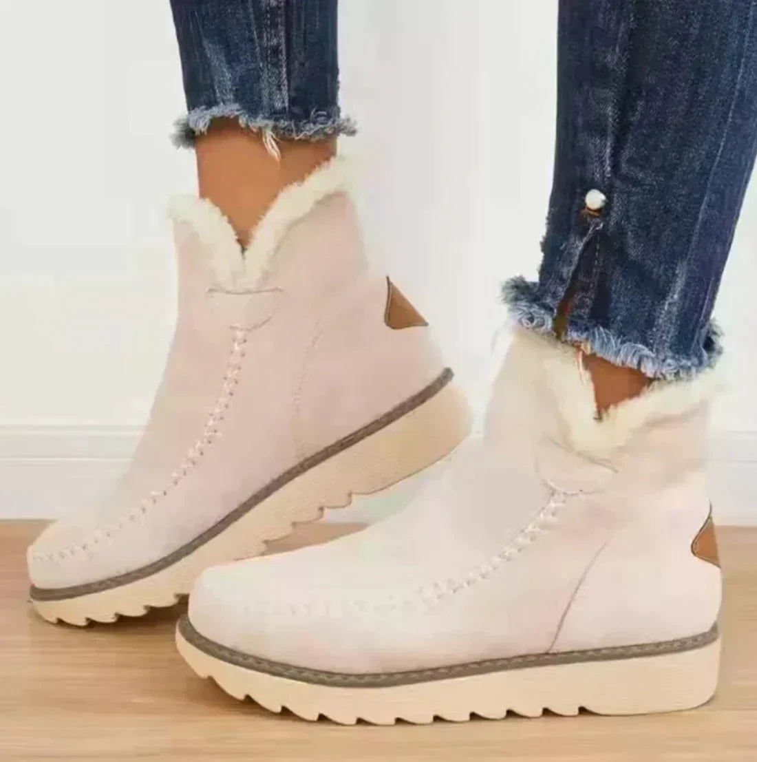 Women's boots made of plush sheepskin