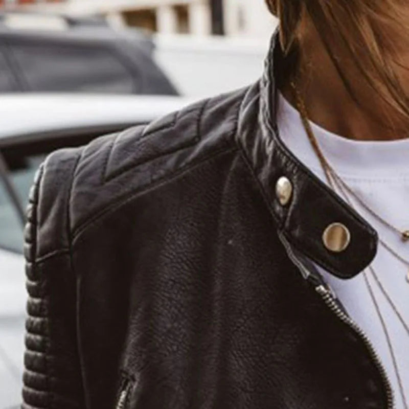 Große schwarze Leder-Bikerjacke für Damen | Perfekt für den Alltag