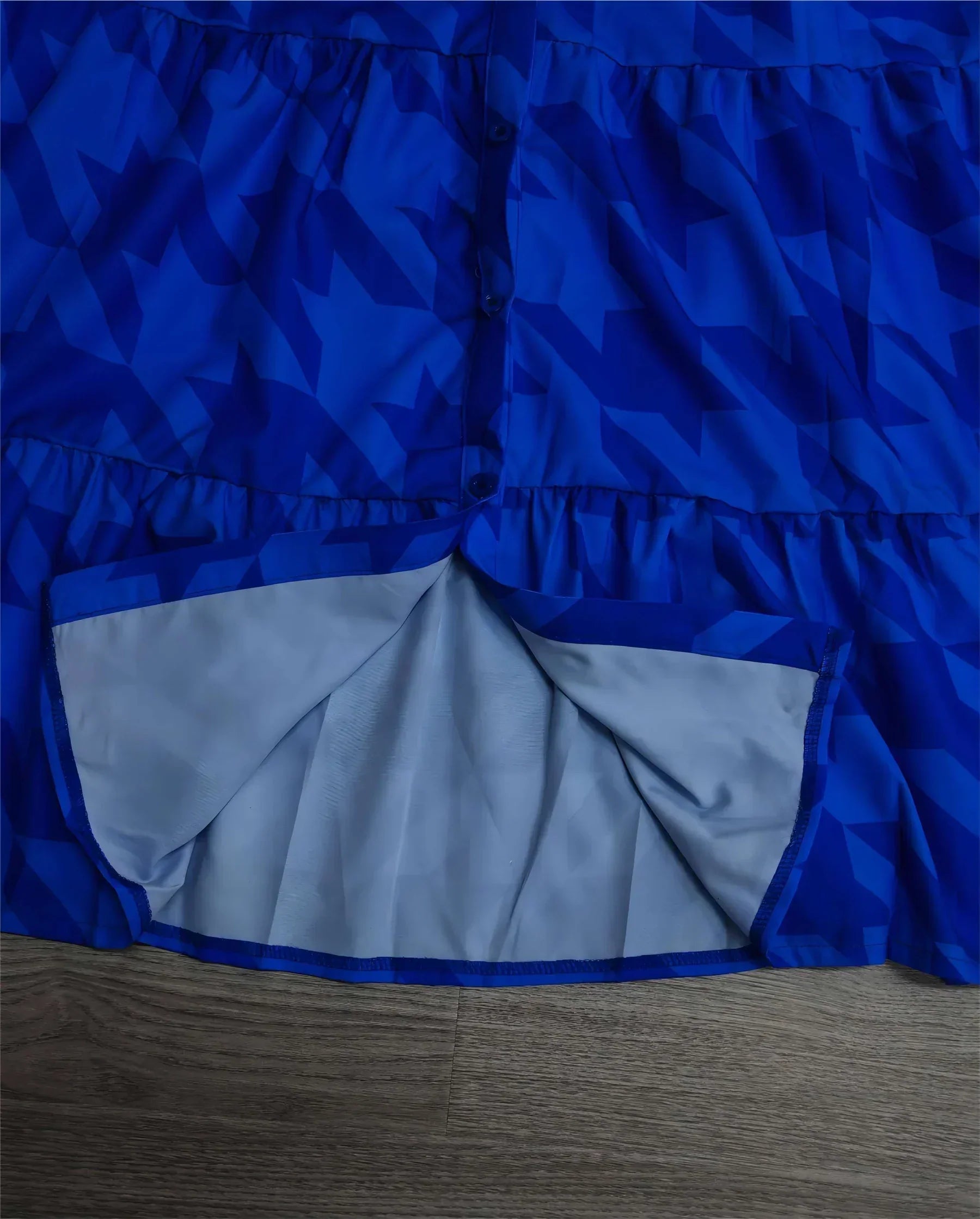 Valenzora | Stylish midi dress with collar