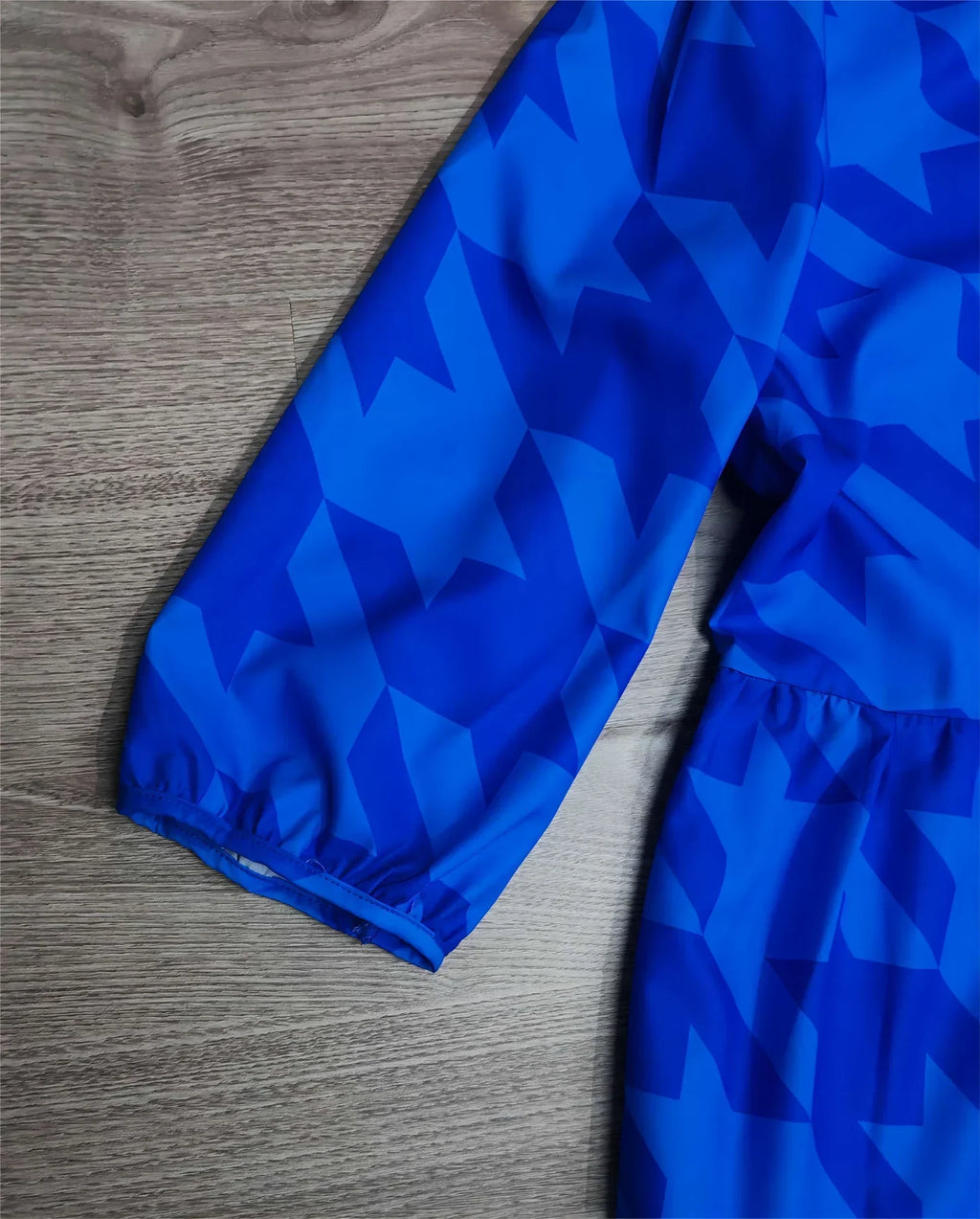 Valenzora | Stilvolles Midikleid mit Kragen