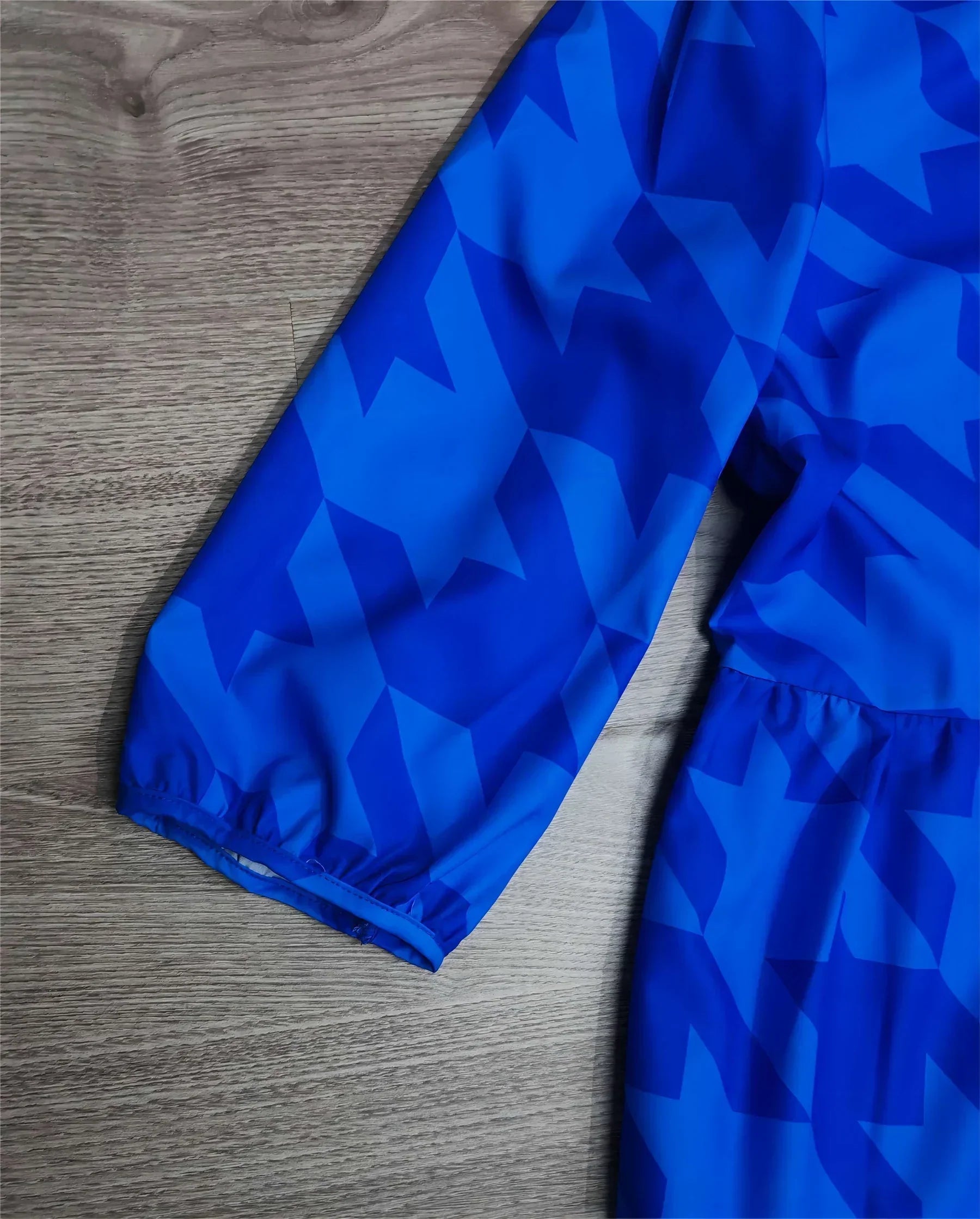 Valenzora | Stilvolles Midikleid mit Kragen
