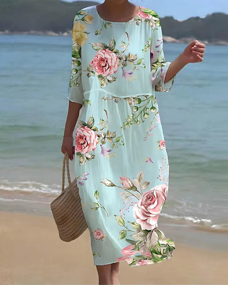 Elegantes Blumenkleid, das den Bauch kaschiert