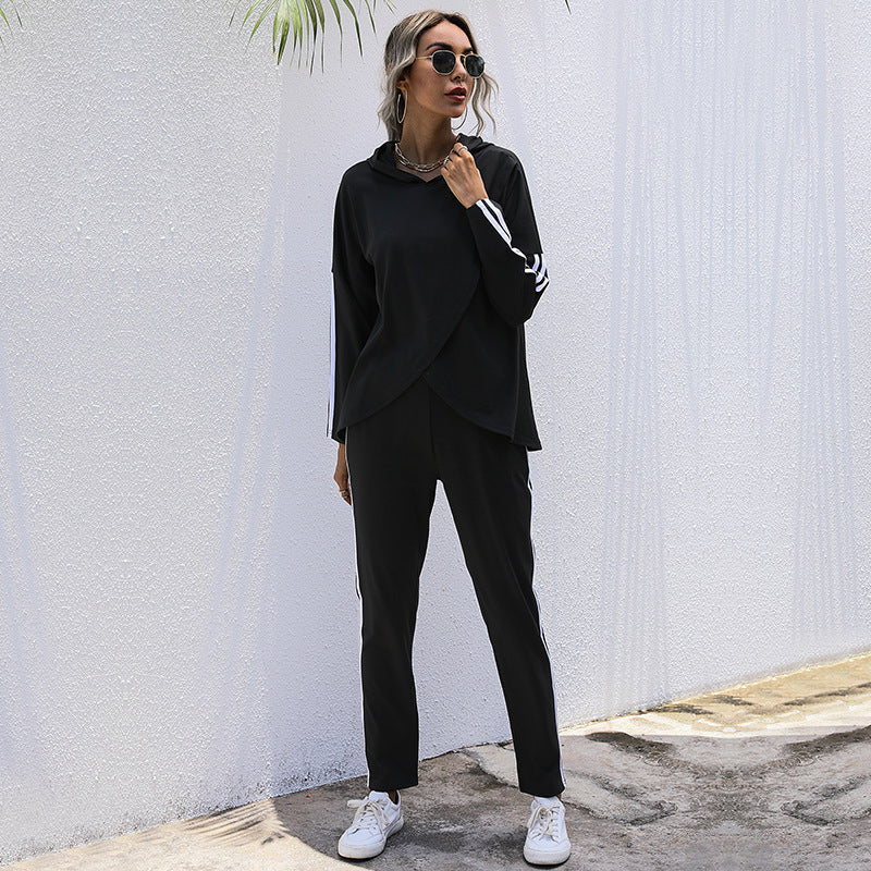 Women's tracksuit with a modern cut and graphic accents, size
