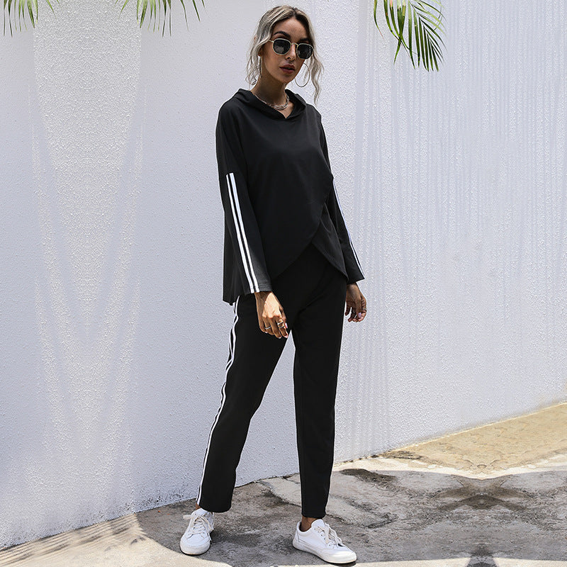 Women's tracksuit with a modern cut and graphic accents, size