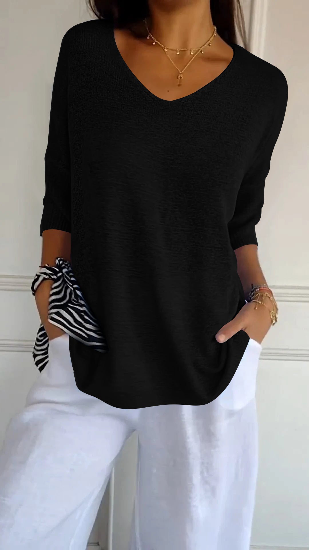 Valenzora knitted top with V-neck