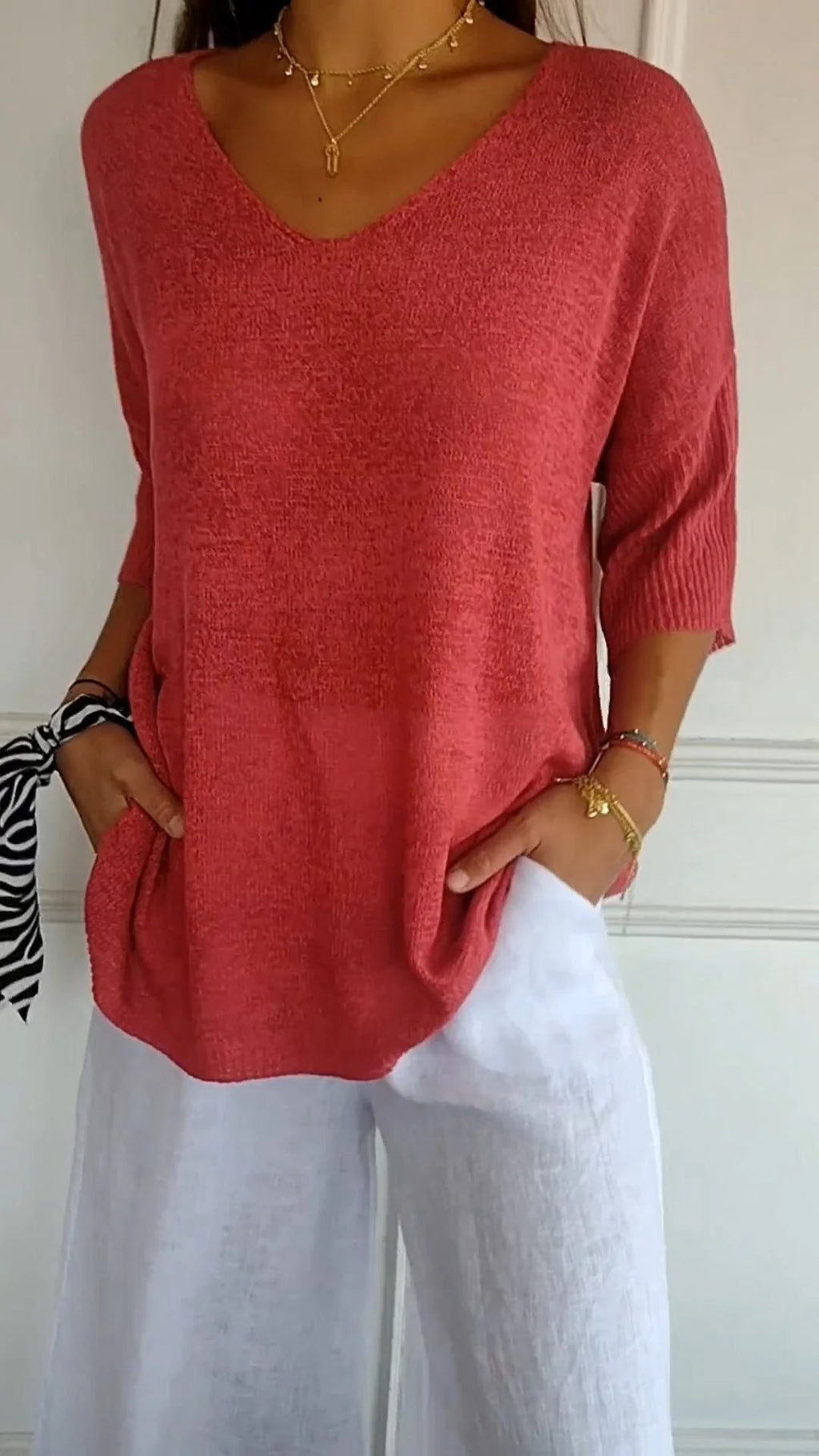 Valenzora knitted top with V-neck