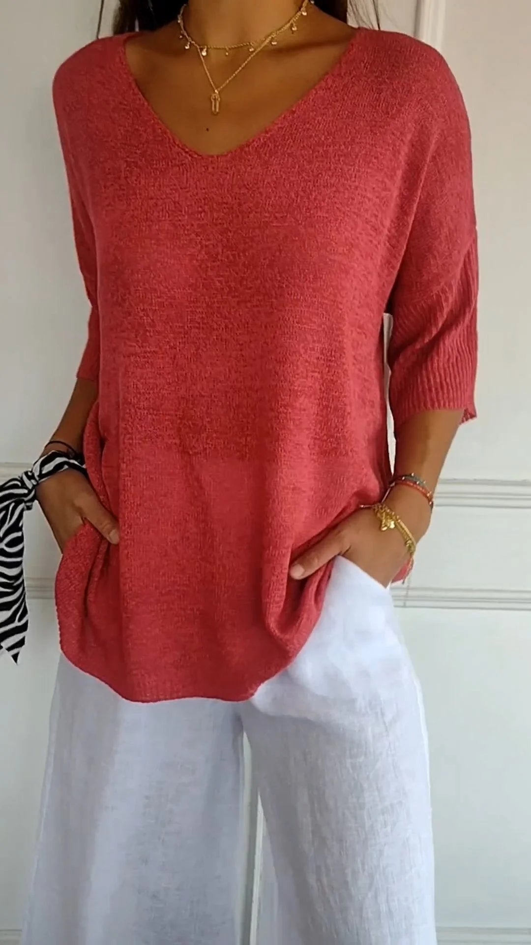 Valenzora knitted top with V-neck