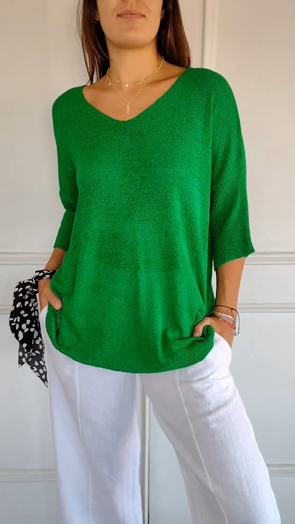 Valenzora knitted top with V-neck
