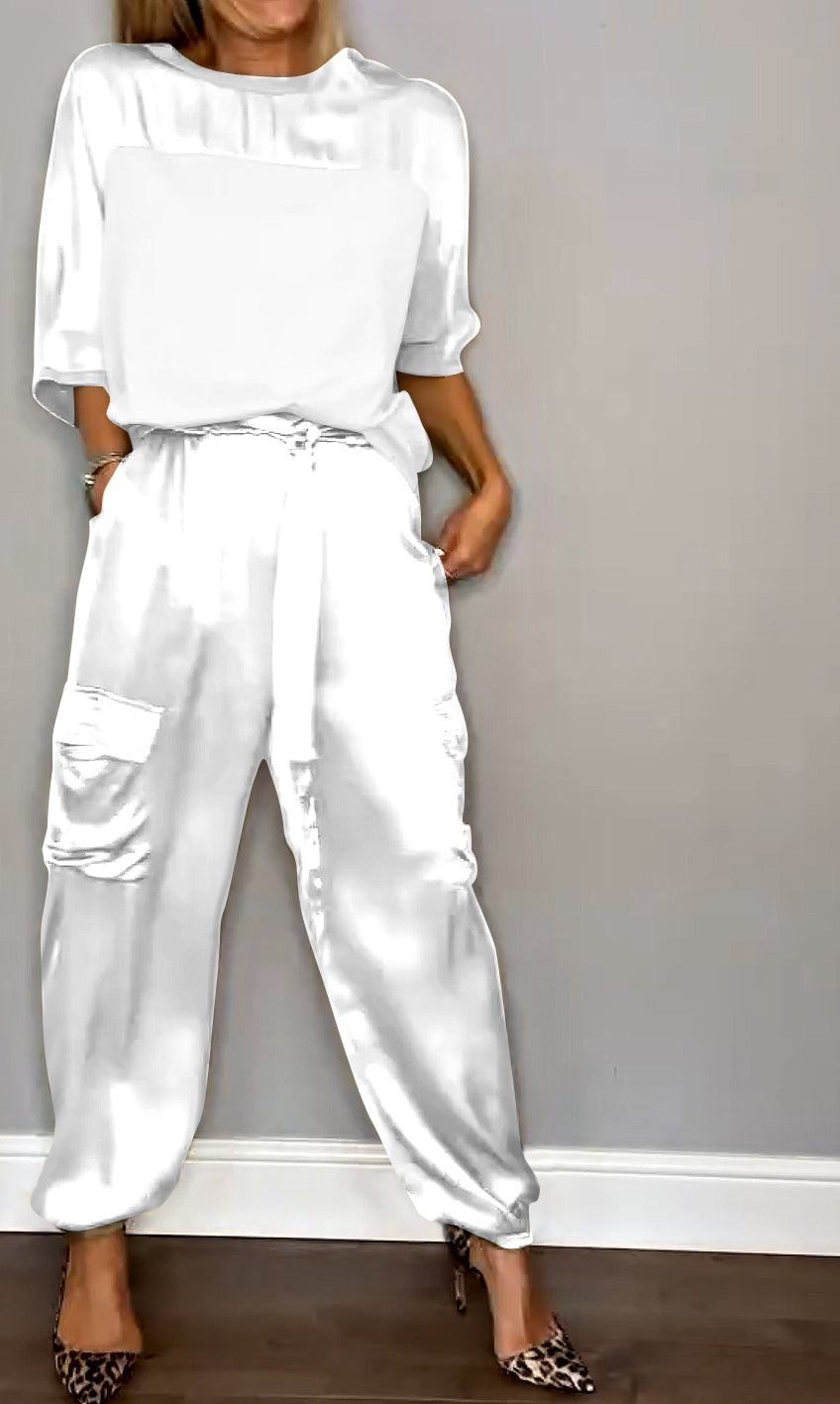 Valenzora | The perfect two-piece suit for modern women, combining comfort and style