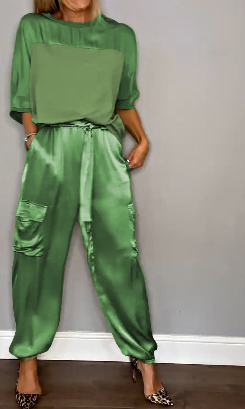 Valenzora | The perfect two-piece suit for modern women, combining comfort and style