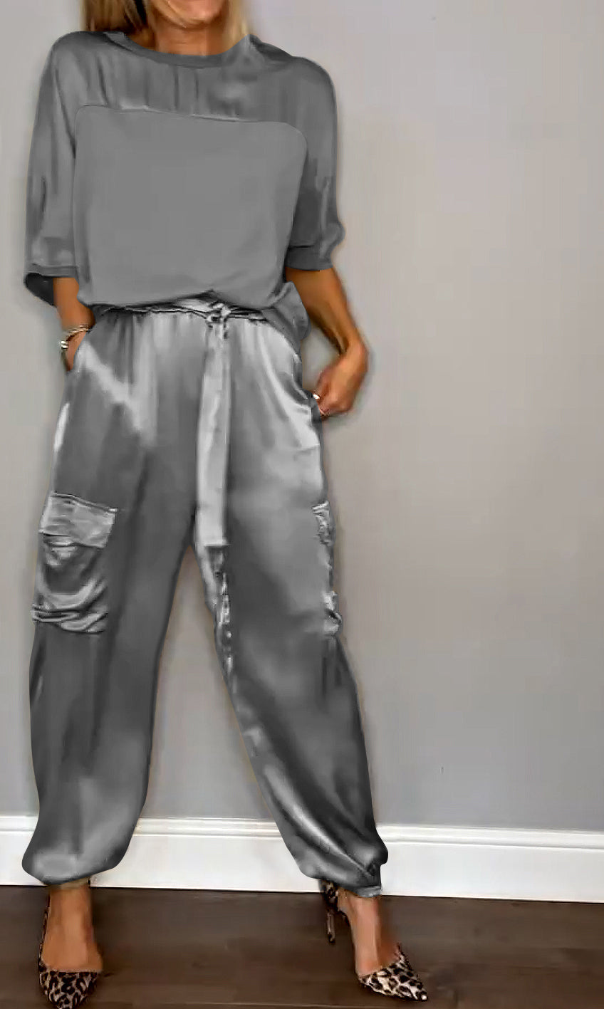 Valenzora | The perfect two-piece suit for modern women, combining comfort and style