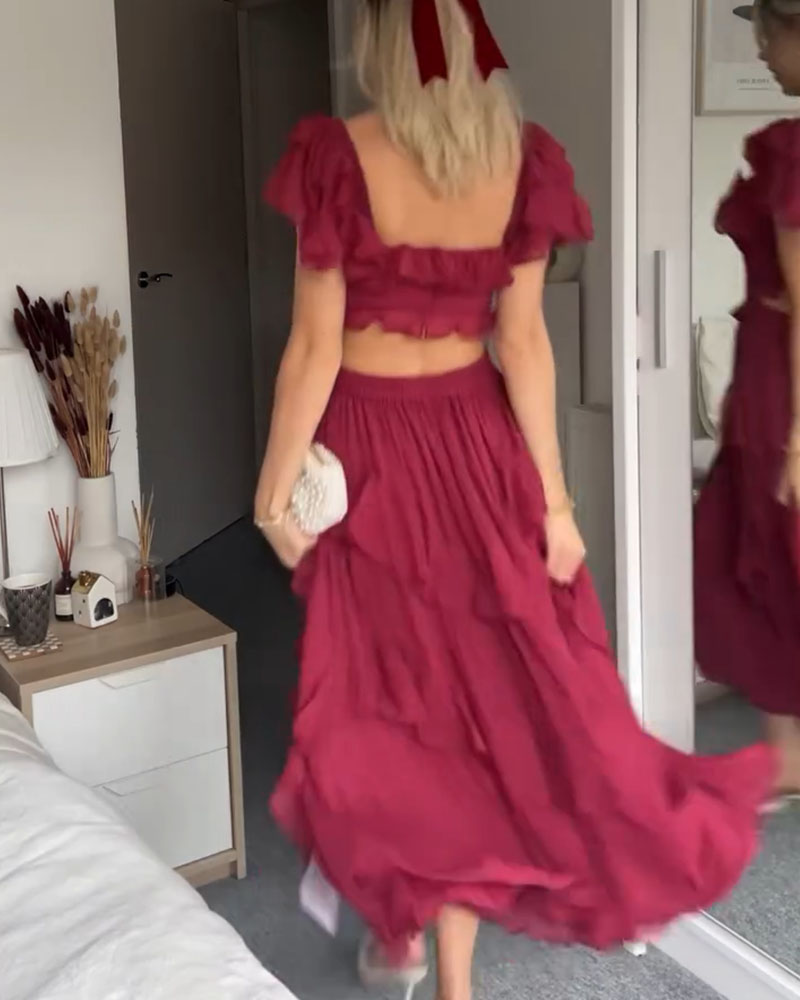 Backless dress with a square neckline