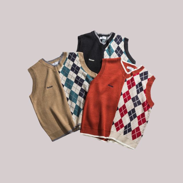 Block knitted vest with diamond pattern