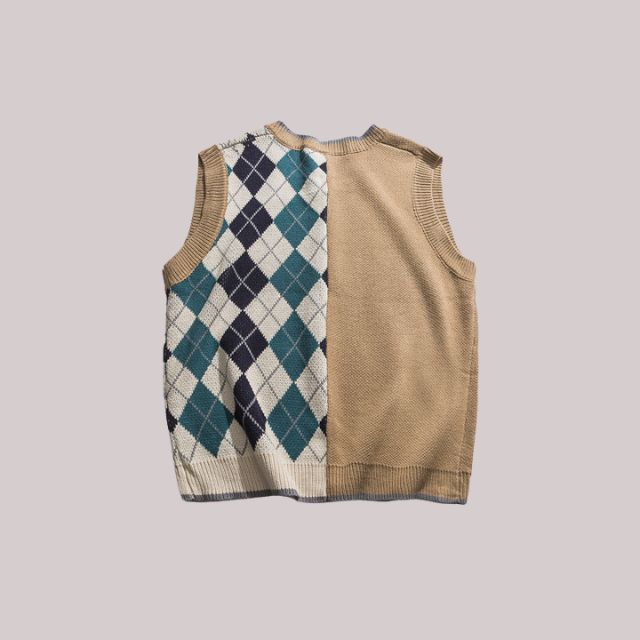 Block knitted vest with diamond pattern