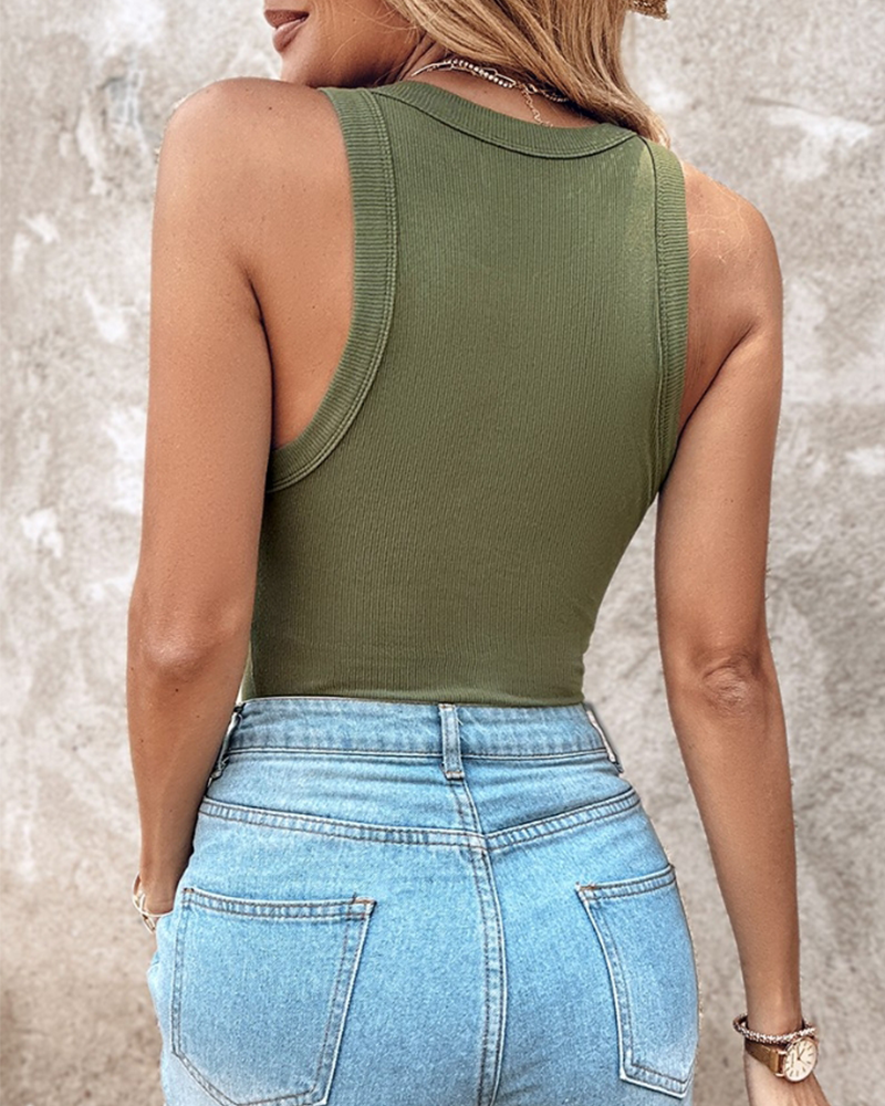 Valenzora | Tanktop mit integriertem BH, gerippter Rundhalsausschnitt