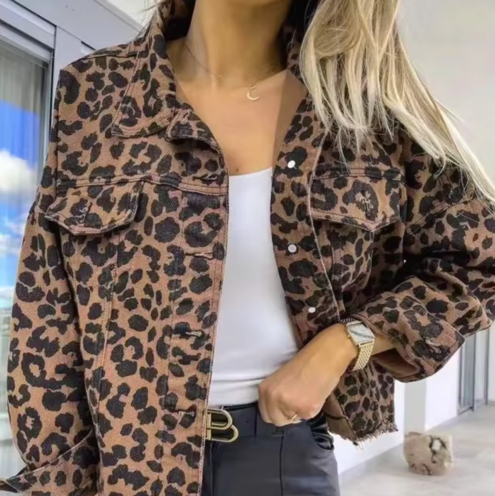 – Jeansmantel mit Leopardenmuster