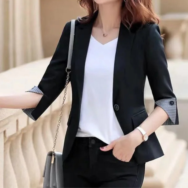 Valenzora | Eleganter Damen-Blazer mit Knopfdetails. Ideal fürs Büro.