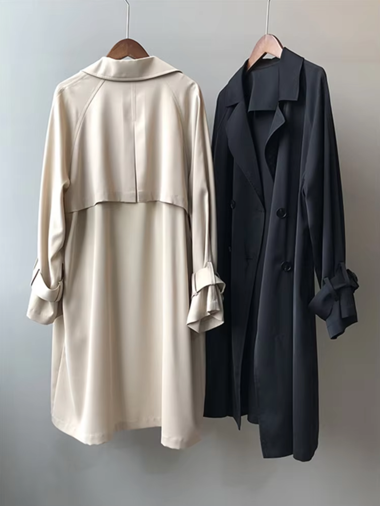 Valenzora | Long trench coat with lapel collar, buttons and long sleeves