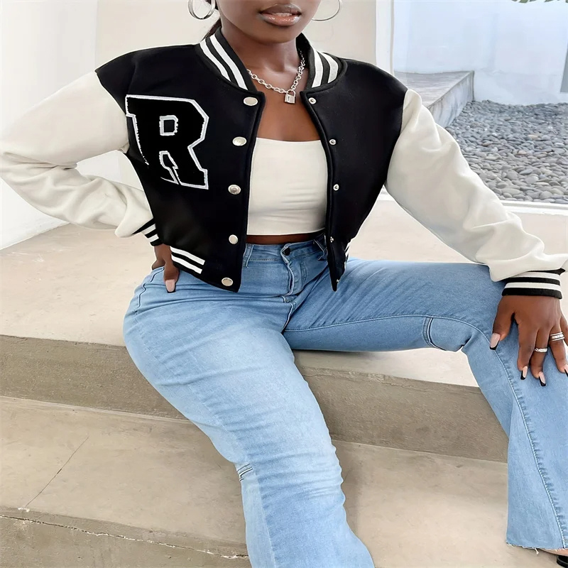 Valenzora | Varsity Bomberjacke für Damen, kurzes Modell mit Buchstaben-Patch und Druckknopfverschluss