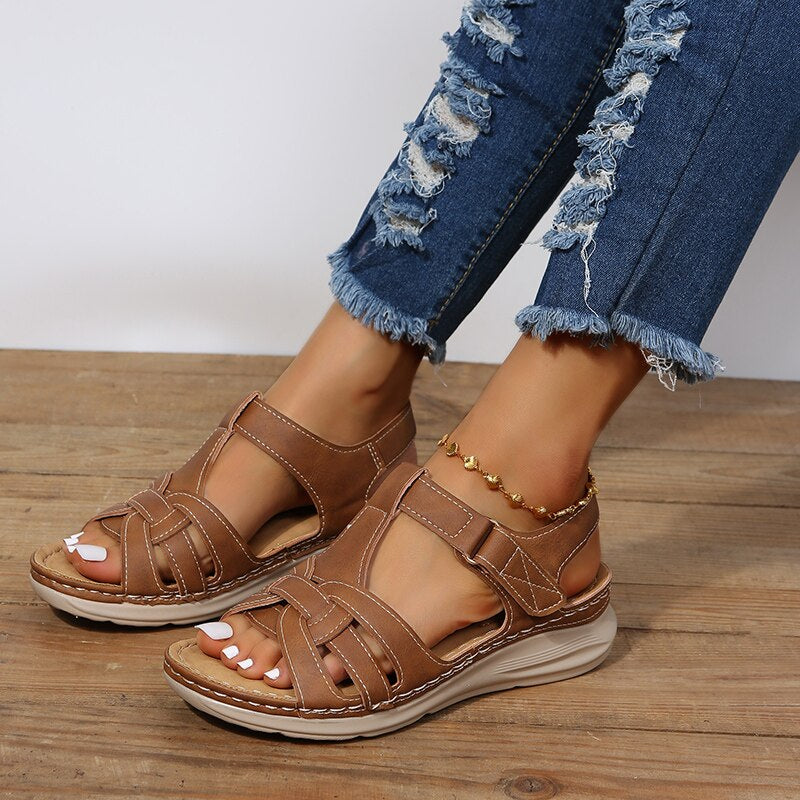 Valenzora | Orthopedic hiking sandals with platform