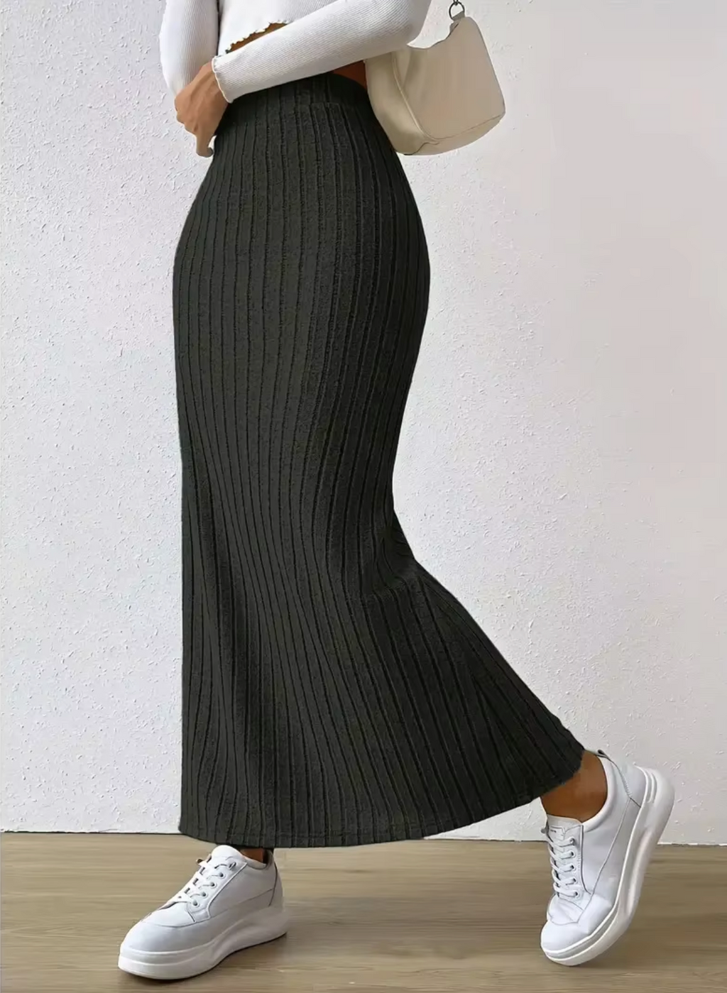 Valenzora | Long high-waisted knit skirt