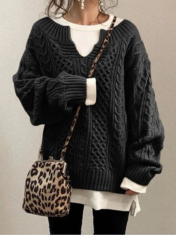 Valenzora Luxe Sweater | Comfortable, warm, oversized cable-knit sweater made of soft material