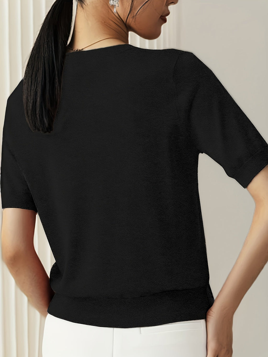 Valenzora | Knit shirt with R neckline